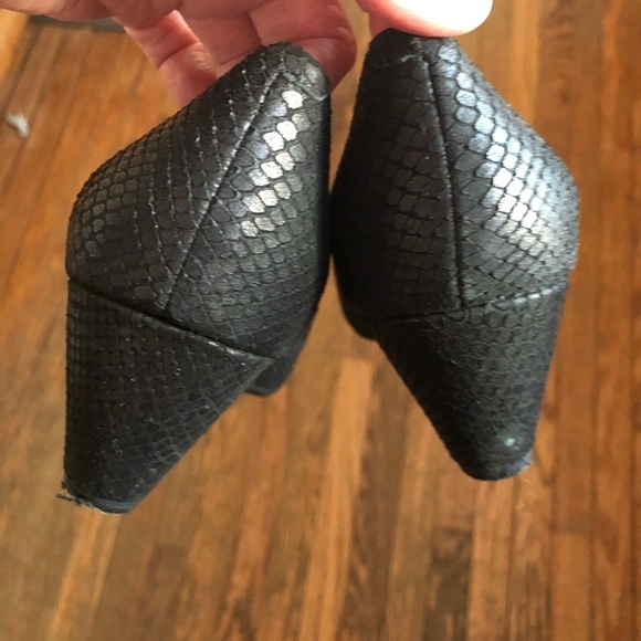 Easy Spirit black snake skin print kitten heels size 8.5 - Picture 9 of 13